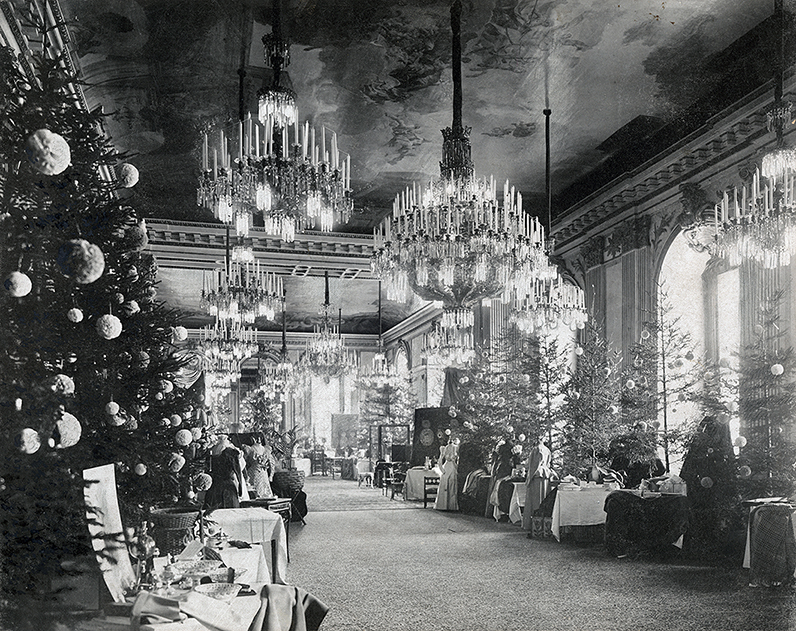 Christmas trees in the Vita Havet Assembly Rooms in 1897